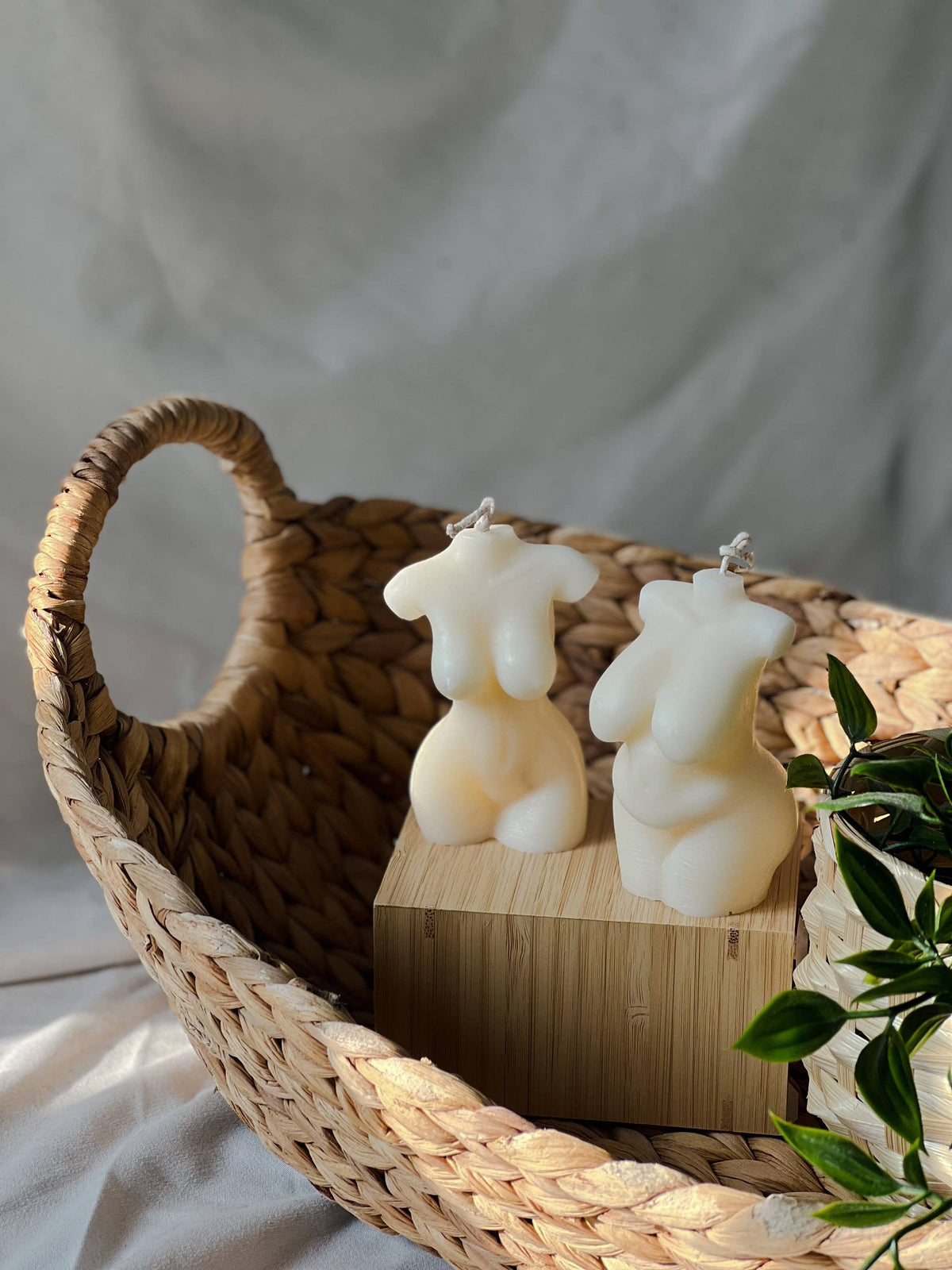 PINK TORSO CANDLE CURVY