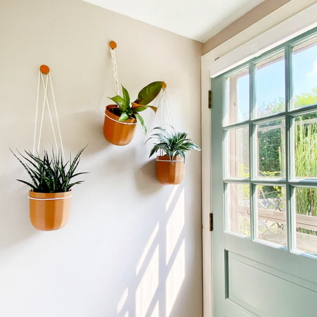 WALLYGROW LOOP PLANTER TERRACOTTA